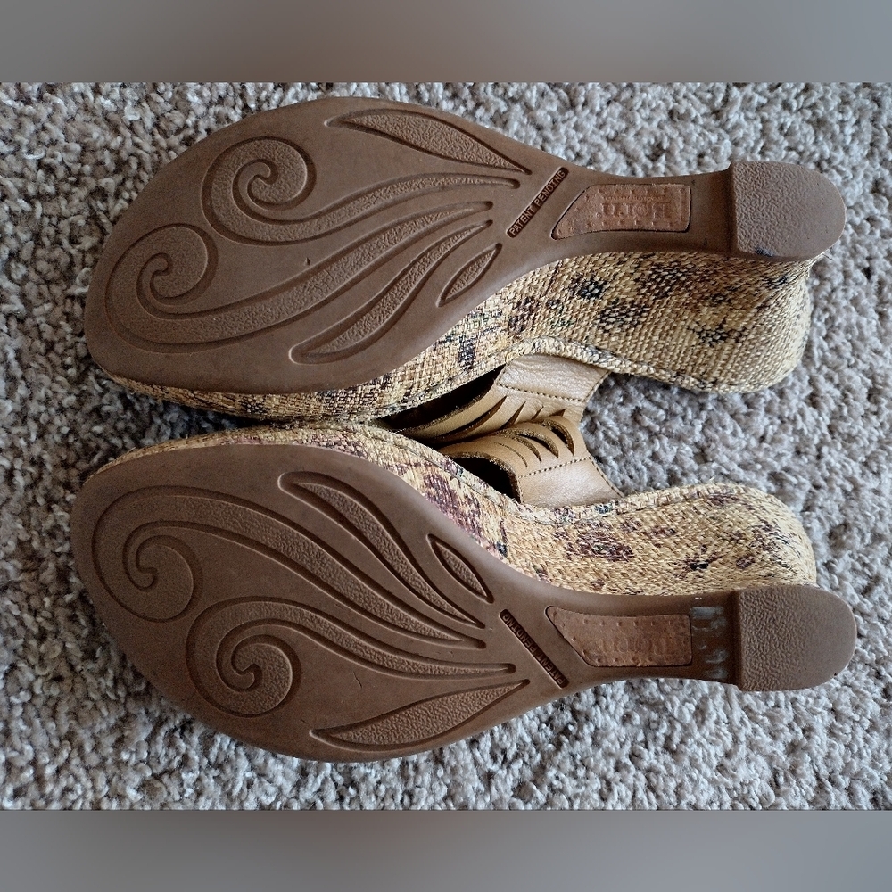 Born Drilles Woven Wedge Heel Tan Sandal Mules Size 9 - Picture 5 of 7